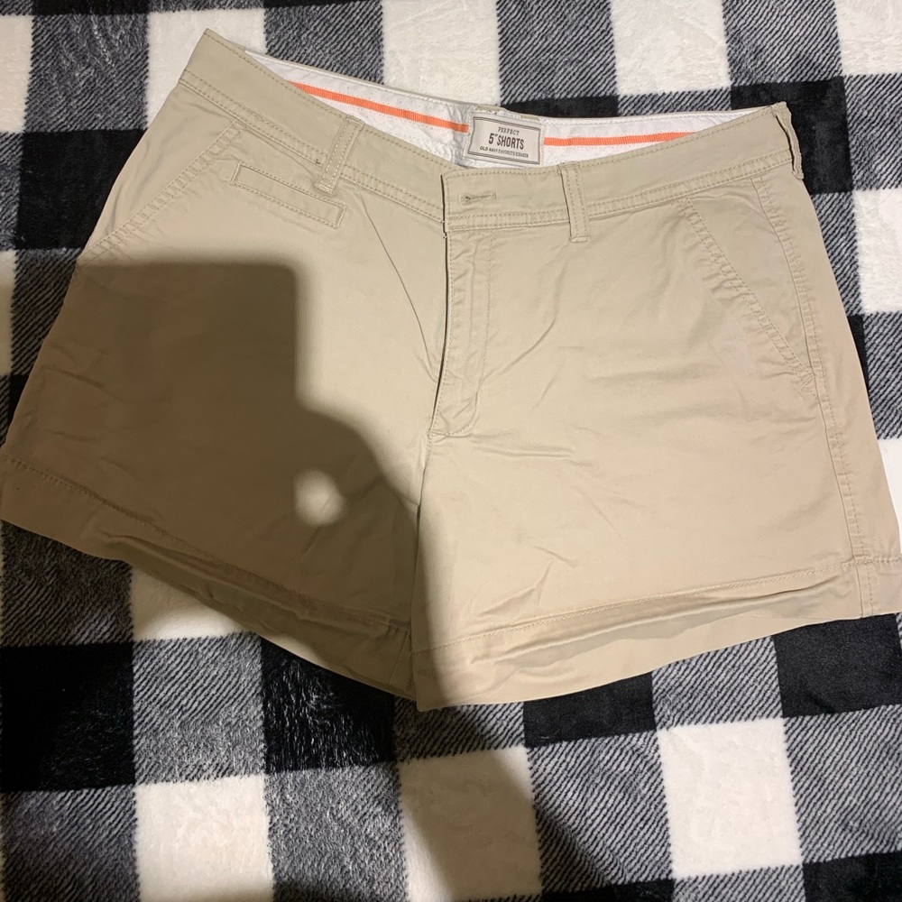 Women’s Old Navy Favorite Khaki shorts